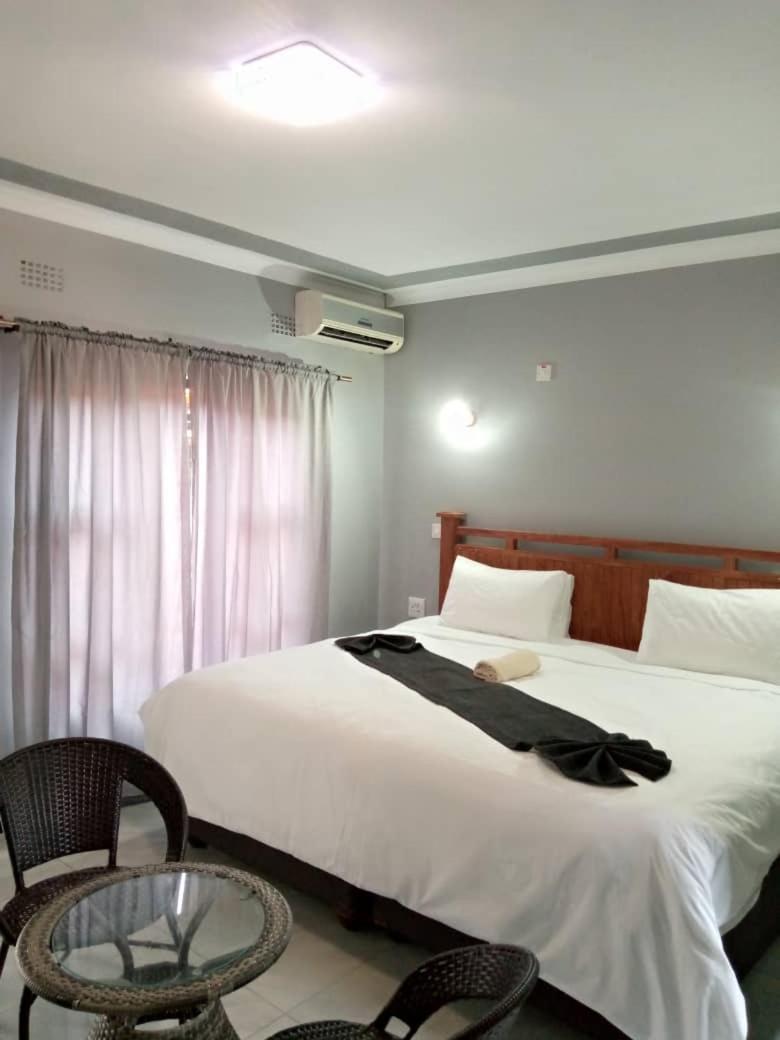 Global Guest House Kasane Exterior foto